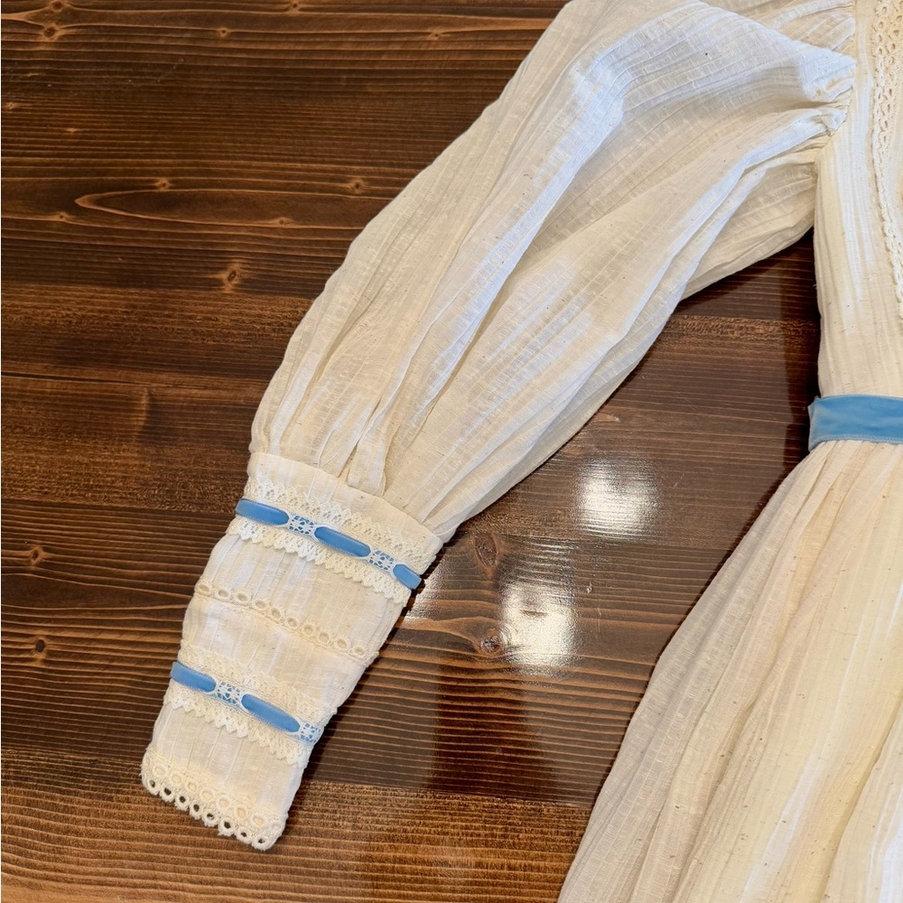 Vintage Handmade Ecru Cotton Gunne Sax Style Dress‎ with Blue Velvet Trim - Picture 4 of 13
